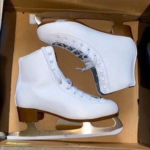 DBX figure skates